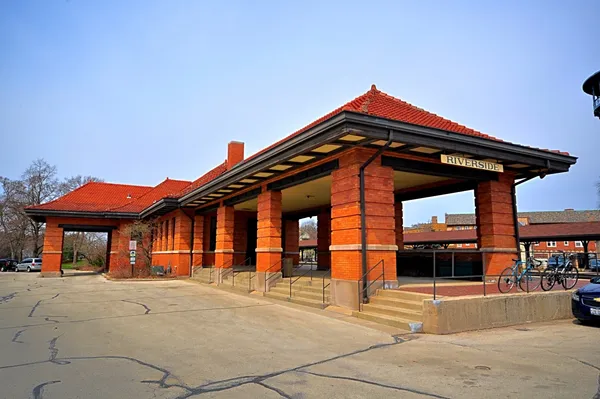 $649,000 | 10 East Burlington Street, Unit 2C, Riverside, IL 60546