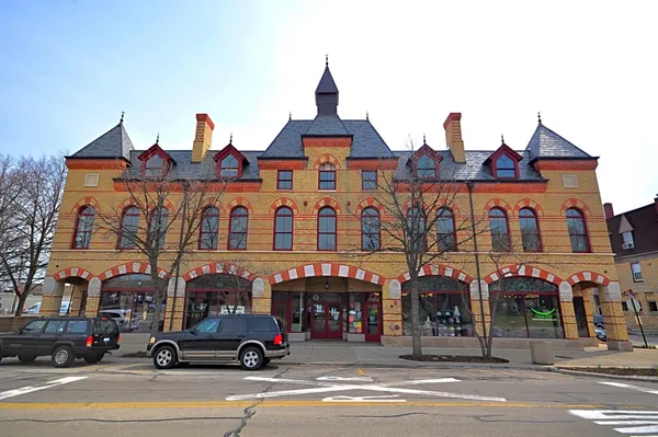 $649,000 | 10 East Burlington Street, Unit 2C, Riverside, IL 60546