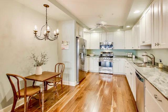 $685,000 | 10 East Burlington Street, Unit 2C, Riverside, IL 60546