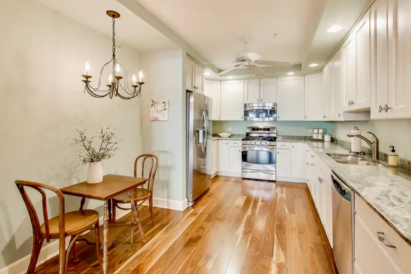 $649,000 | 10 East Burlington Street, Unit 2C, Riverside, IL 60546