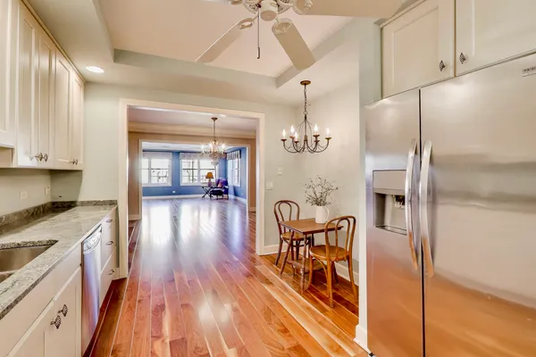 $649,000 | 10 East Burlington Street, Unit 2C, Riverside, IL 60546