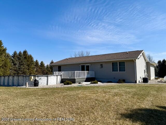 5600 South Dewitt Road St. Johns, MI 48879 - Photo 4 of 22 rear with pool
