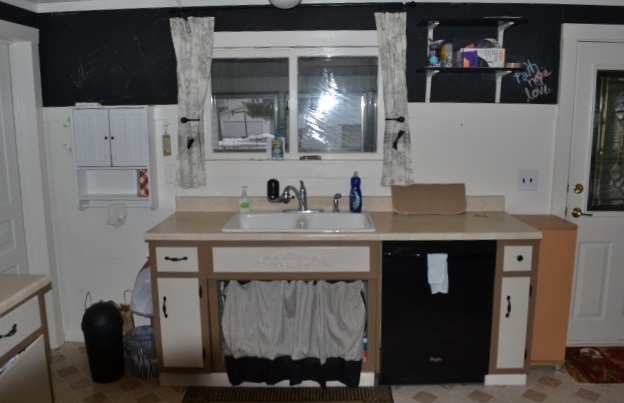 215 South Main Street Ithaca, MI 48847 - Photo 5 of 26 1827697-4.JPG