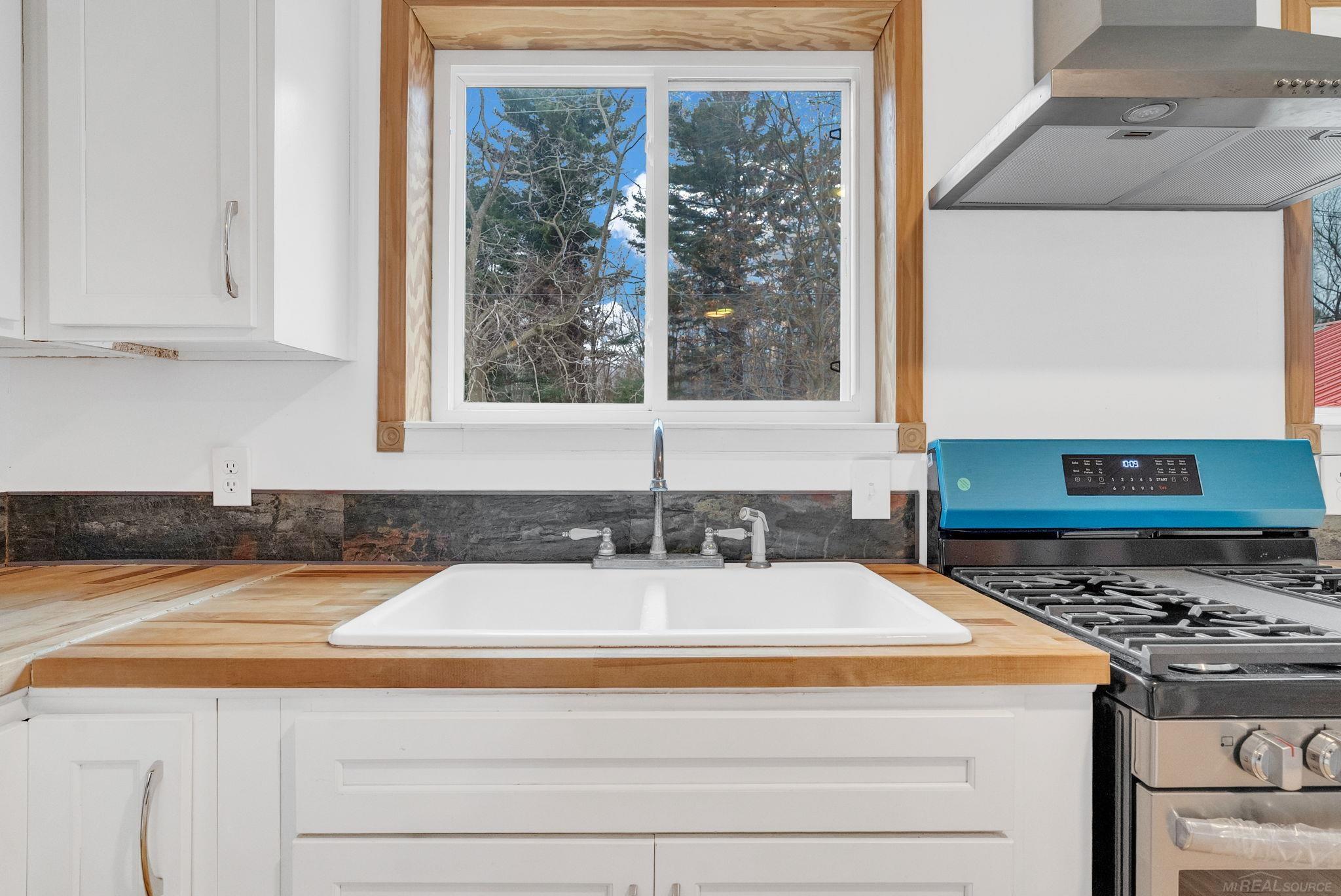 4358 Lakeshore Road Lexington, MI 48450 - Photo 18 of 68