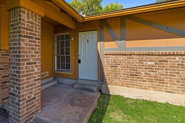 a view of front door and small yard