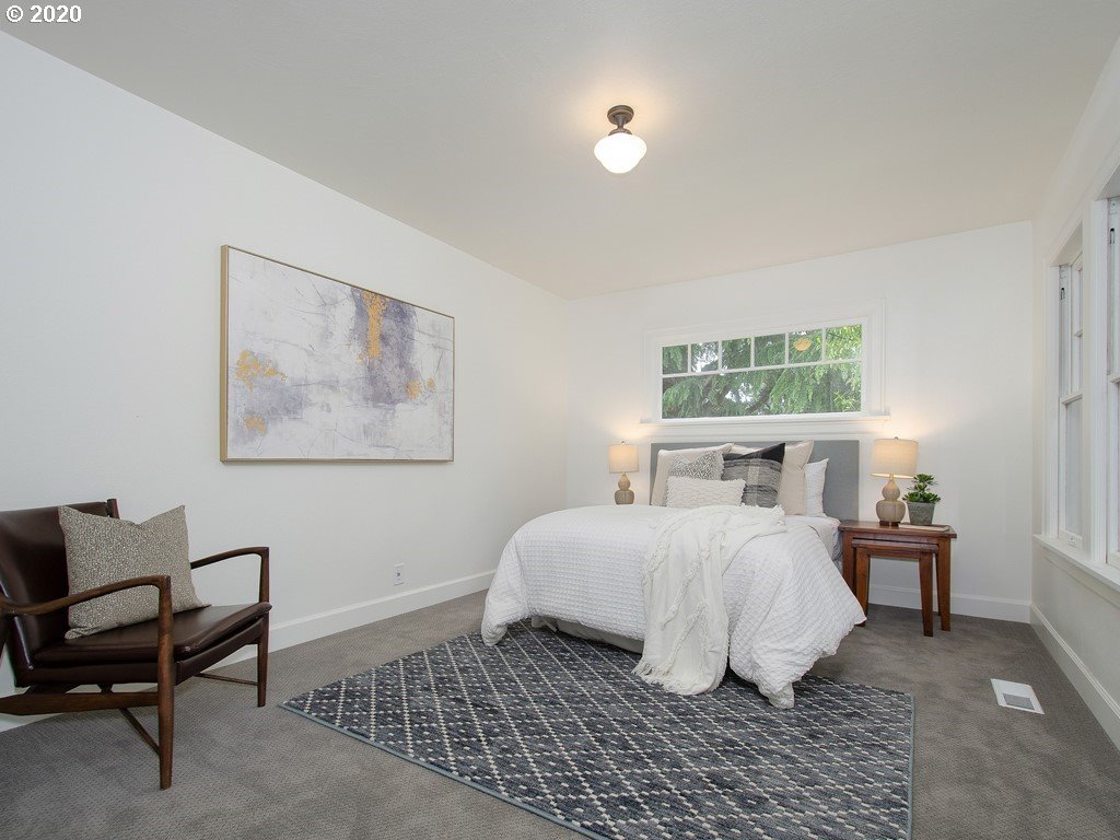 4610 Southwest Taylors Ferry Road Portland, OR 97219 - Photo 16 of 32 Attached Bathroom #2