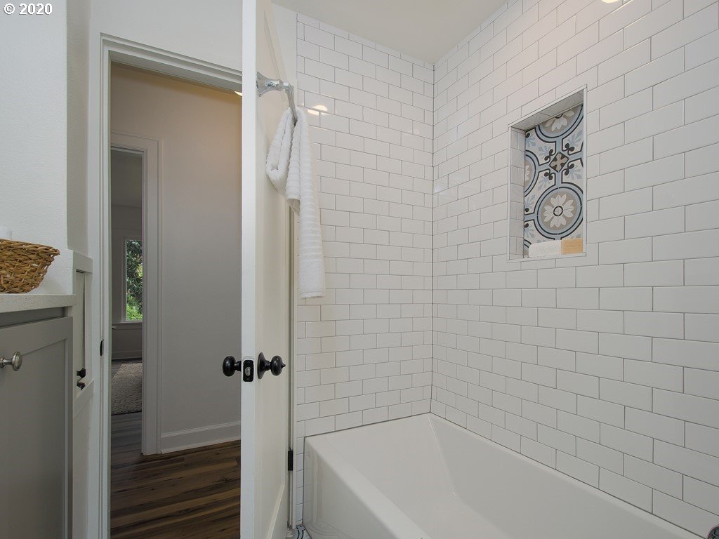 4610 Southwest Taylors Ferry Road Portland, OR 97219 - Photo 18 of 32 Bathroom