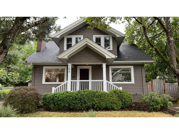 $889,000 | 700 Southeast 61st Avenue, Portland, OR 97215