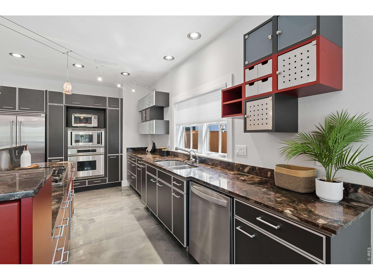 821 Incorrigible Circle Longmont, CO 80504 - Photo 14 of 43 Kitchen