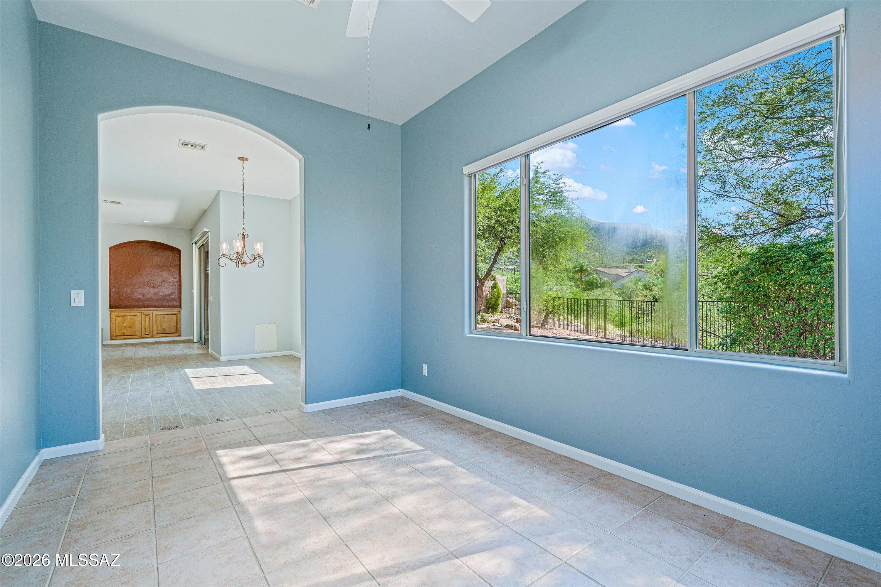 5338 North Ridge Spring Place Tucson, AZ 85749 - Photo 16 of 36 Family Room