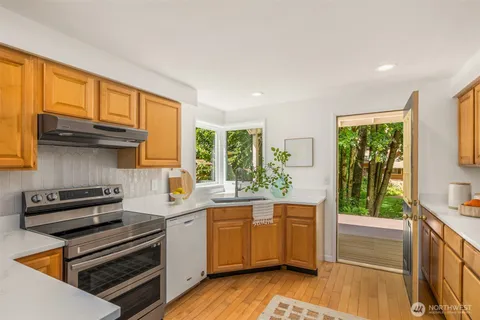 $885,000 | 8980 Bay Street Northeast, Bainbridge Island, WA 98110