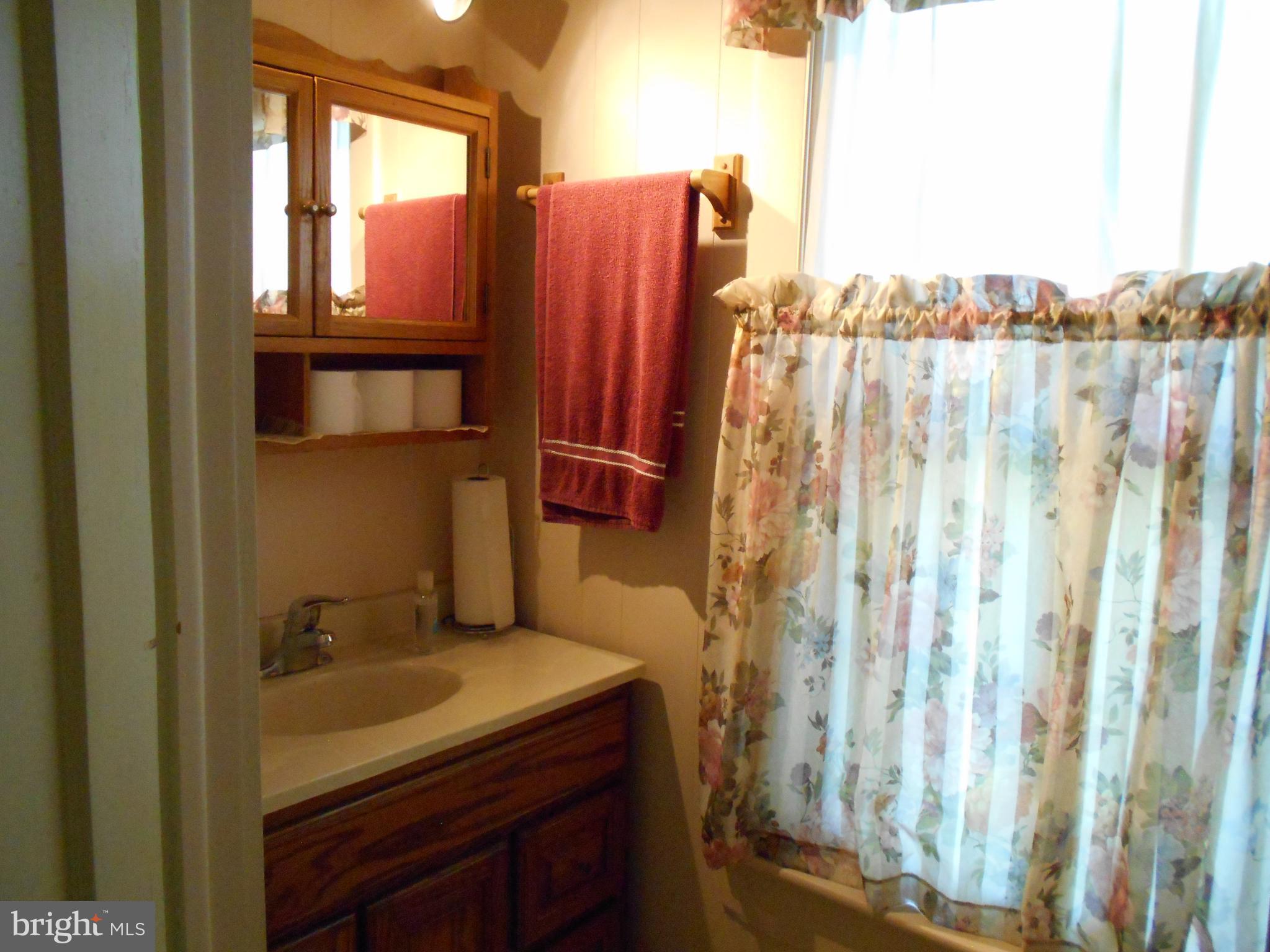 5841 Hudson Wharf Road Cambridge, MD 21613 - Photo 12 of 46 First floor full bath