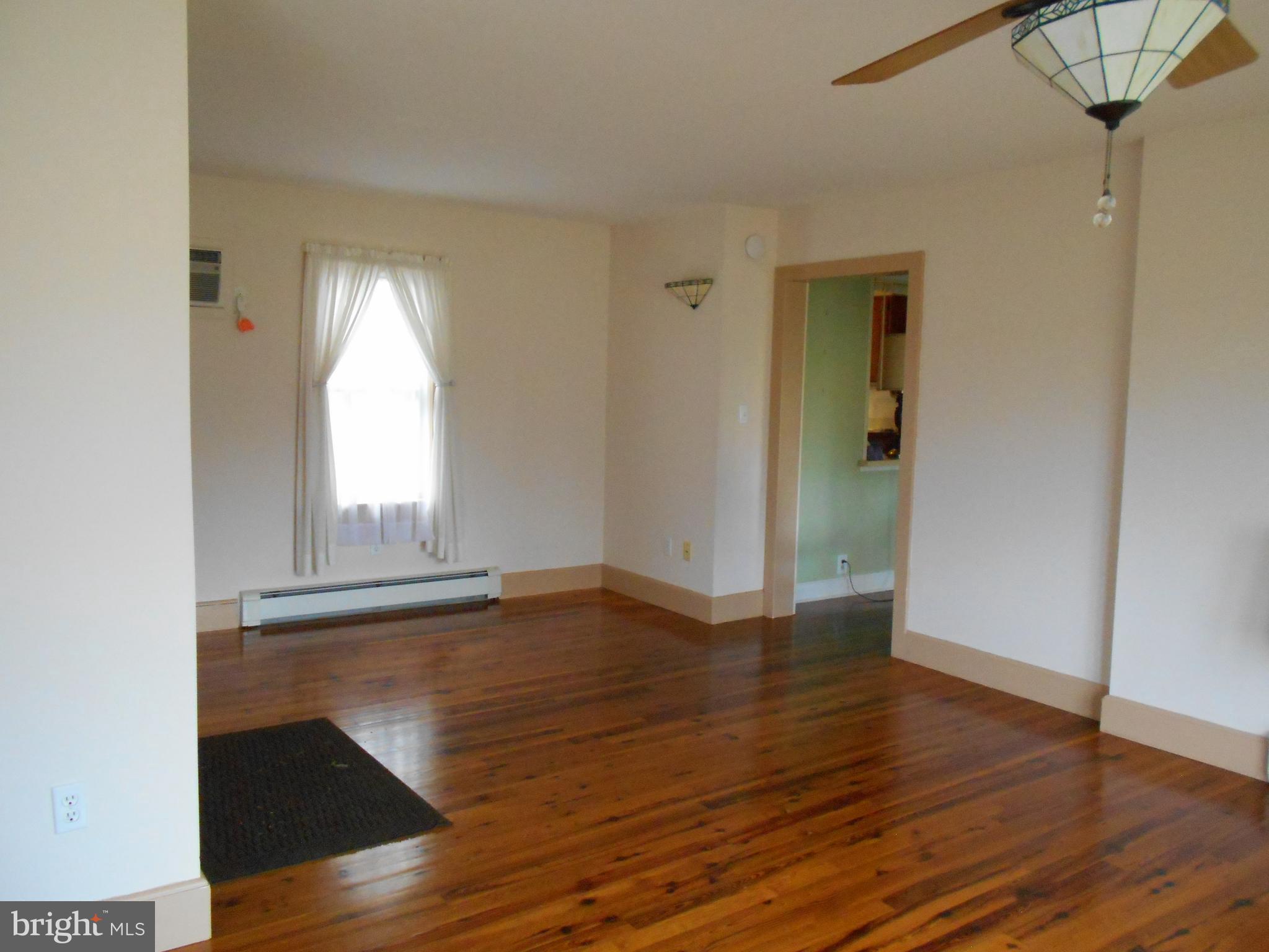 5841 Hudson Wharf Road Cambridge, MD 21613 - Photo 3 of 46 Living room w/water view