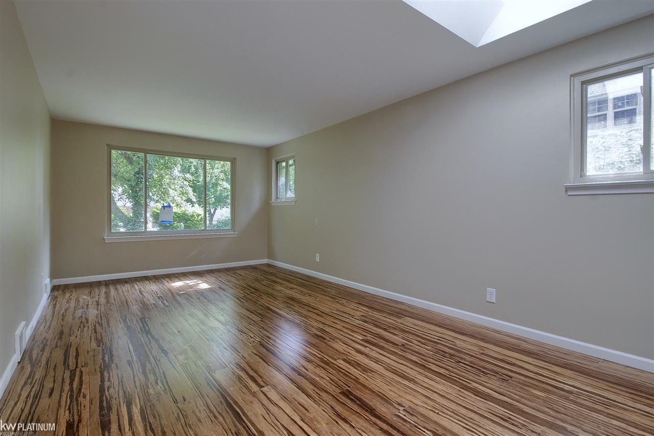 1247 Hawthorne Road Grosse Pointe, MI 48236 - Photo 6 of 29 31352239-5.JPG