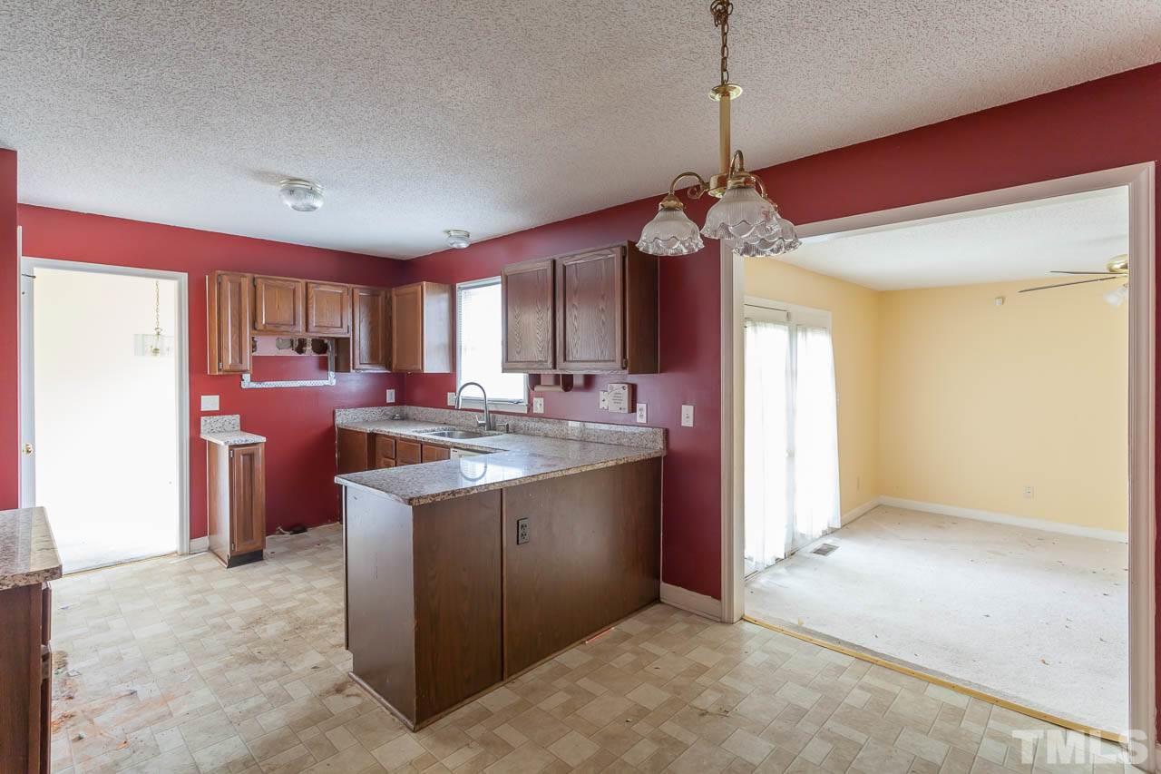 4428 Easthampton Drive Raleigh, NC 27604 - Photo 5 of 25 Gallery Image 5