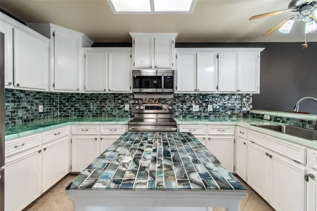 $2,400 | 15517 Finistere Street, Corpus Christi, TX 78418