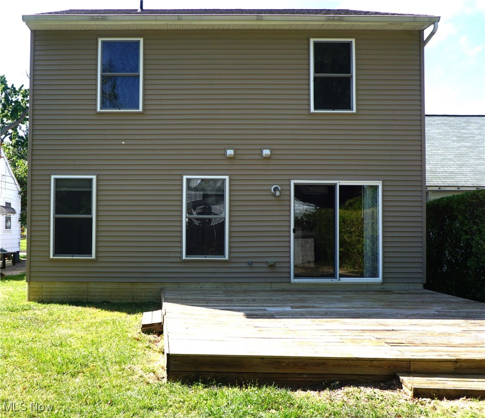 1671 Mapledale Road Wickliffe, OH 44092 - Photo 20 of 21 Rear of home and deck
