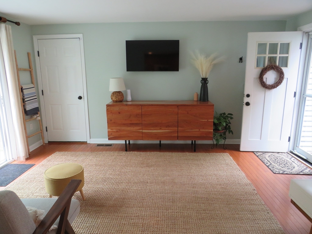 4 Marguerite Road Walpole, MA 02081 - Photo 11 of 30 Gallery Image 11