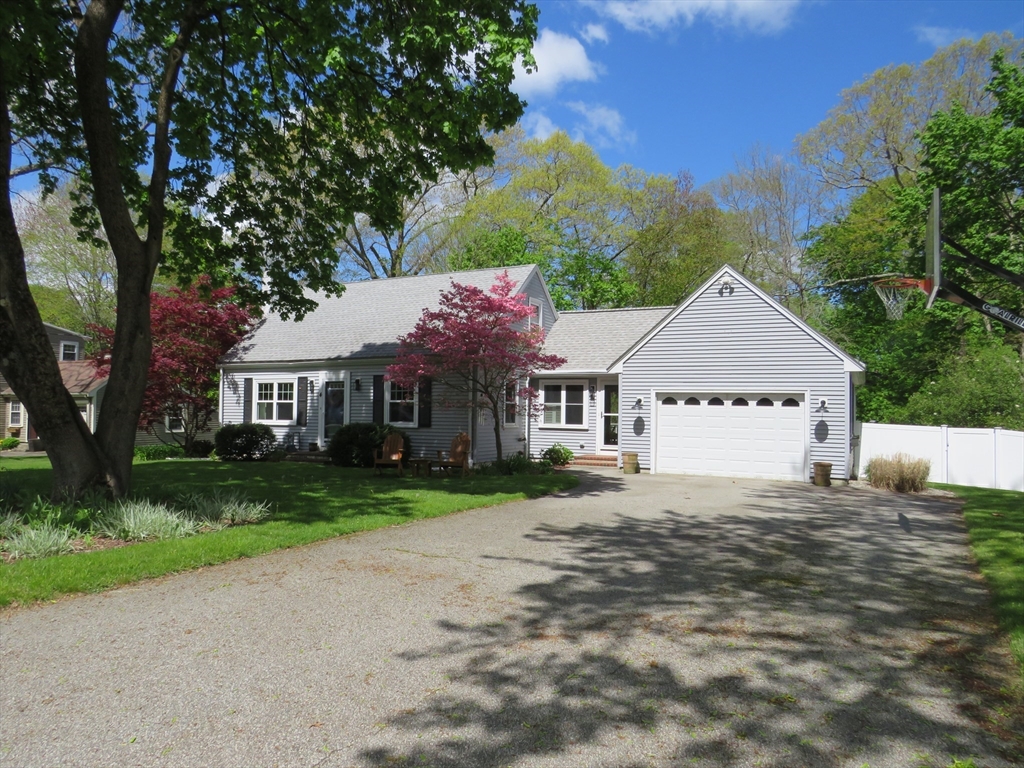 4 Marguerite Road Walpole, MA 02081 - Photo 4 of 30 Gallery Image 4