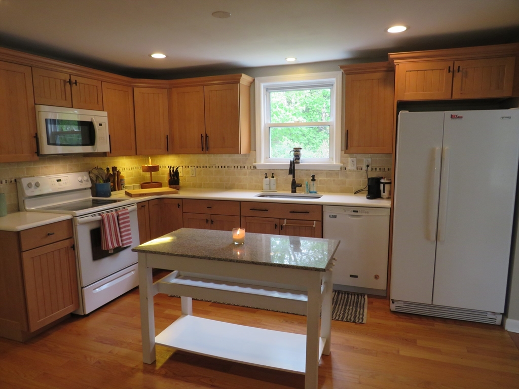 4 Marguerite Road Walpole, MA 02081 - Photo 6 of 30 Gallery Image 6