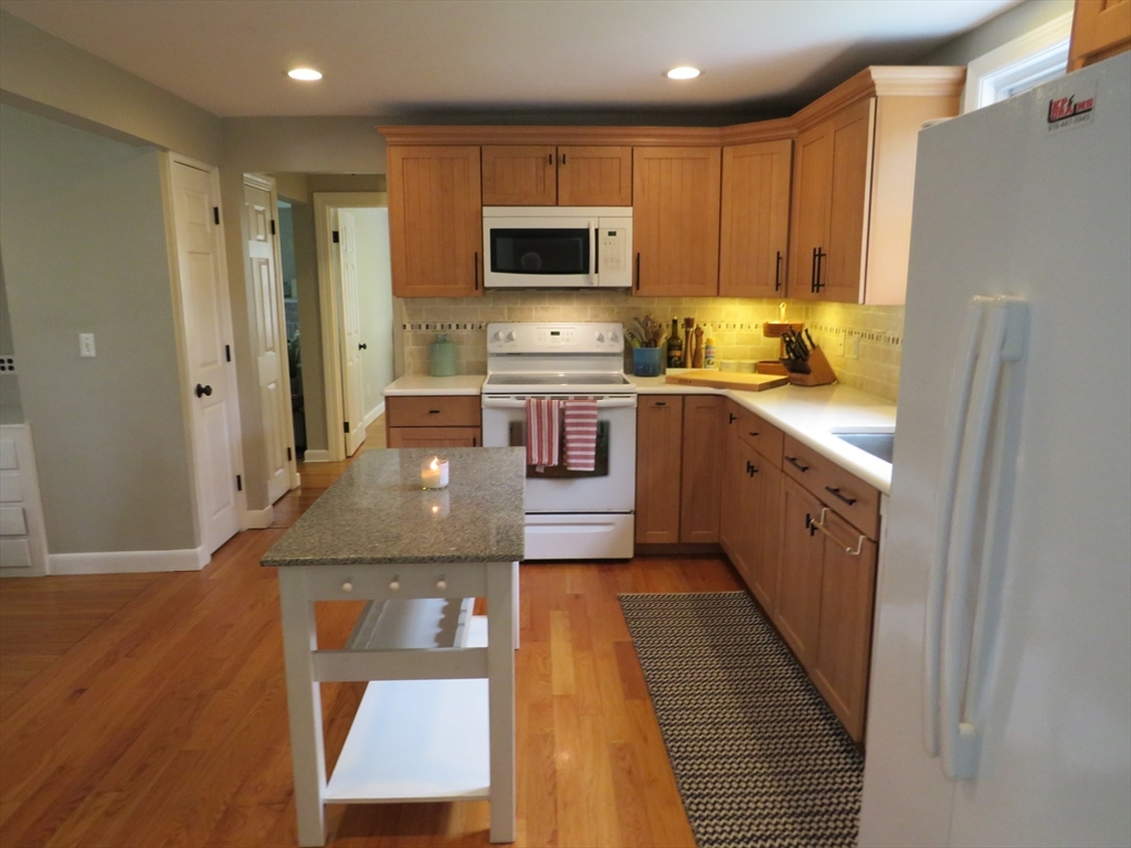 4 Marguerite Road Walpole, MA 02081 - Photo 7 of 30 Gallery Image 7