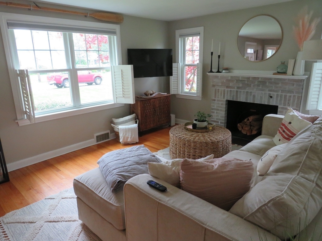 4 Marguerite Road Walpole, MA 02081 - Photo 9 of 30 Gallery Image 9