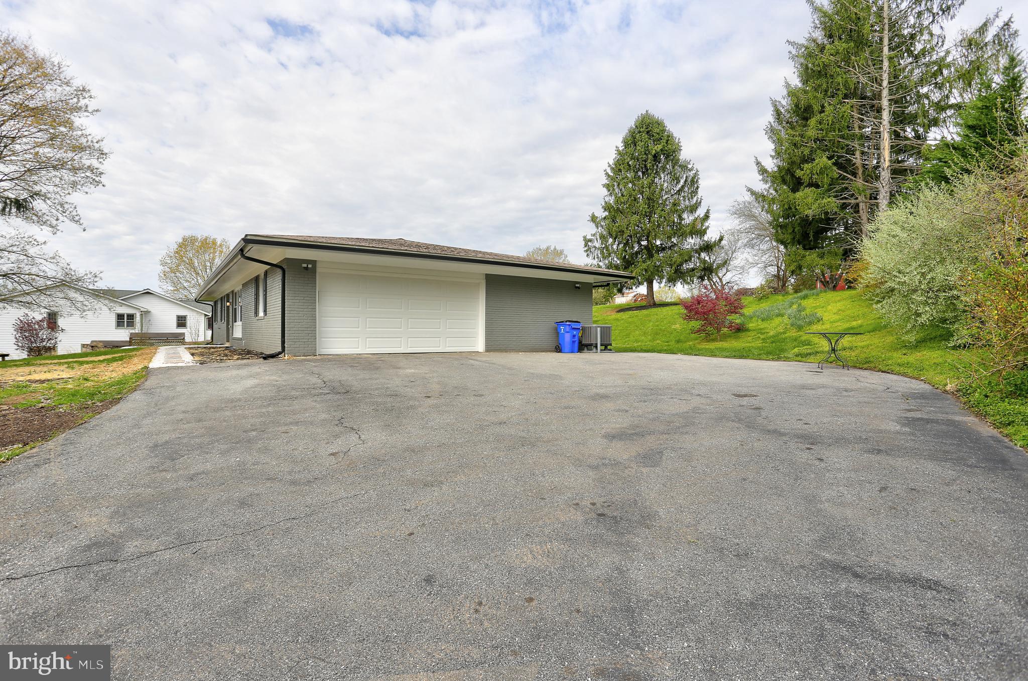 13649 Highland Road Clarksville, MD 21029 - Photo 44 of 56 TWO-CAR SIDE LOAD GARAGE W/AMPLE PARKING