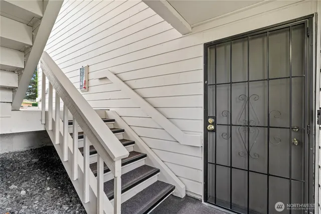 $315,000 | 1321 South Puget Drive, Unit E15, Renton, WA 98055