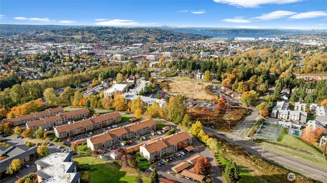 $315,000 | 1321 South Puget Drive, Unit E15, Renton, WA 98055