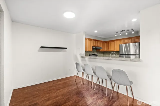 $315,000 | 1321 South Puget Drive, Unit E15, Renton, WA 98055