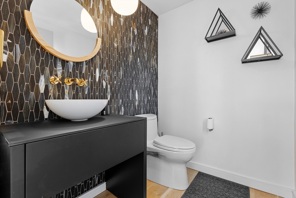 23 Pinecliff Drive Marblehead, MA 01945 - Photo 12 of 41 a bathroom with a toilet and a mirror