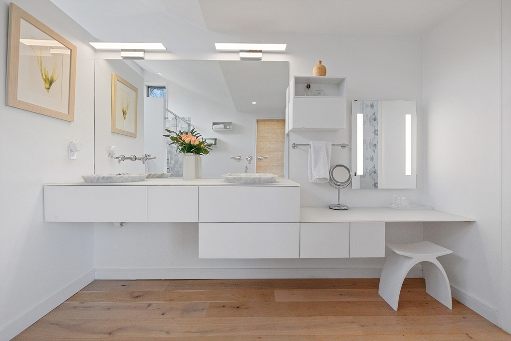 23 Pinecliff Drive Marblehead, MA 01945 - Photo 16 of 41 a bathroom with a sink and a mirror