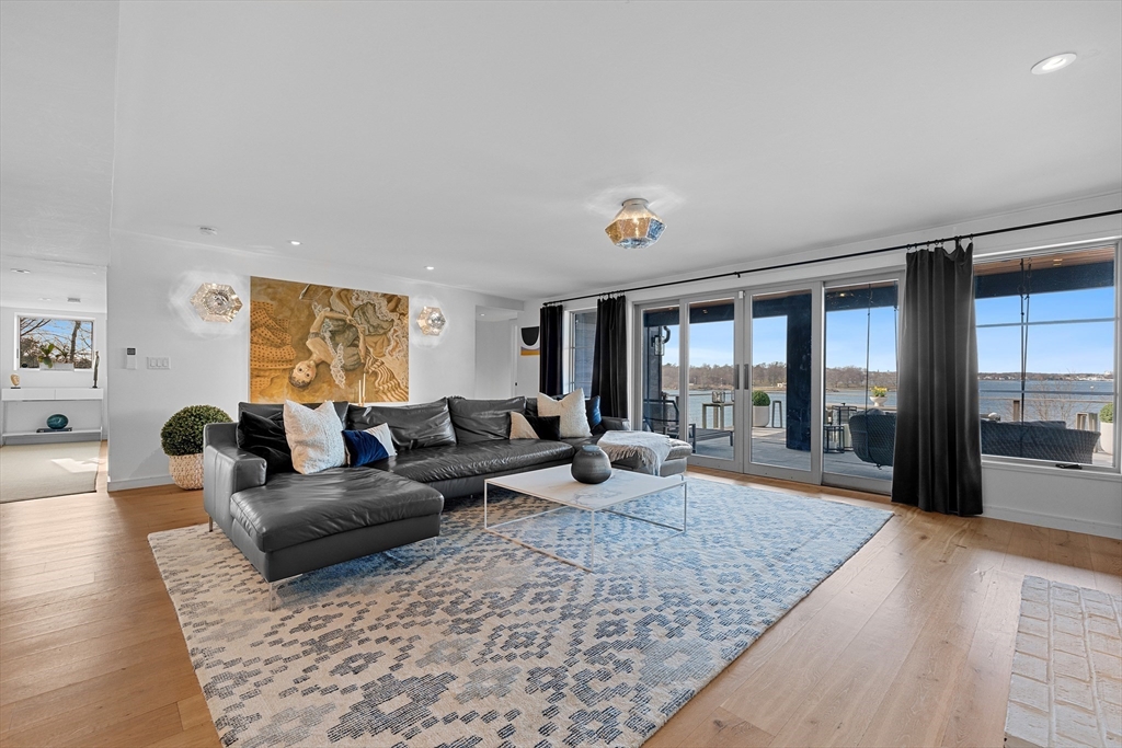 23 Pinecliff Drive Marblehead, MA 01945 - Photo 21 of 41 a living room with furniture and a large window