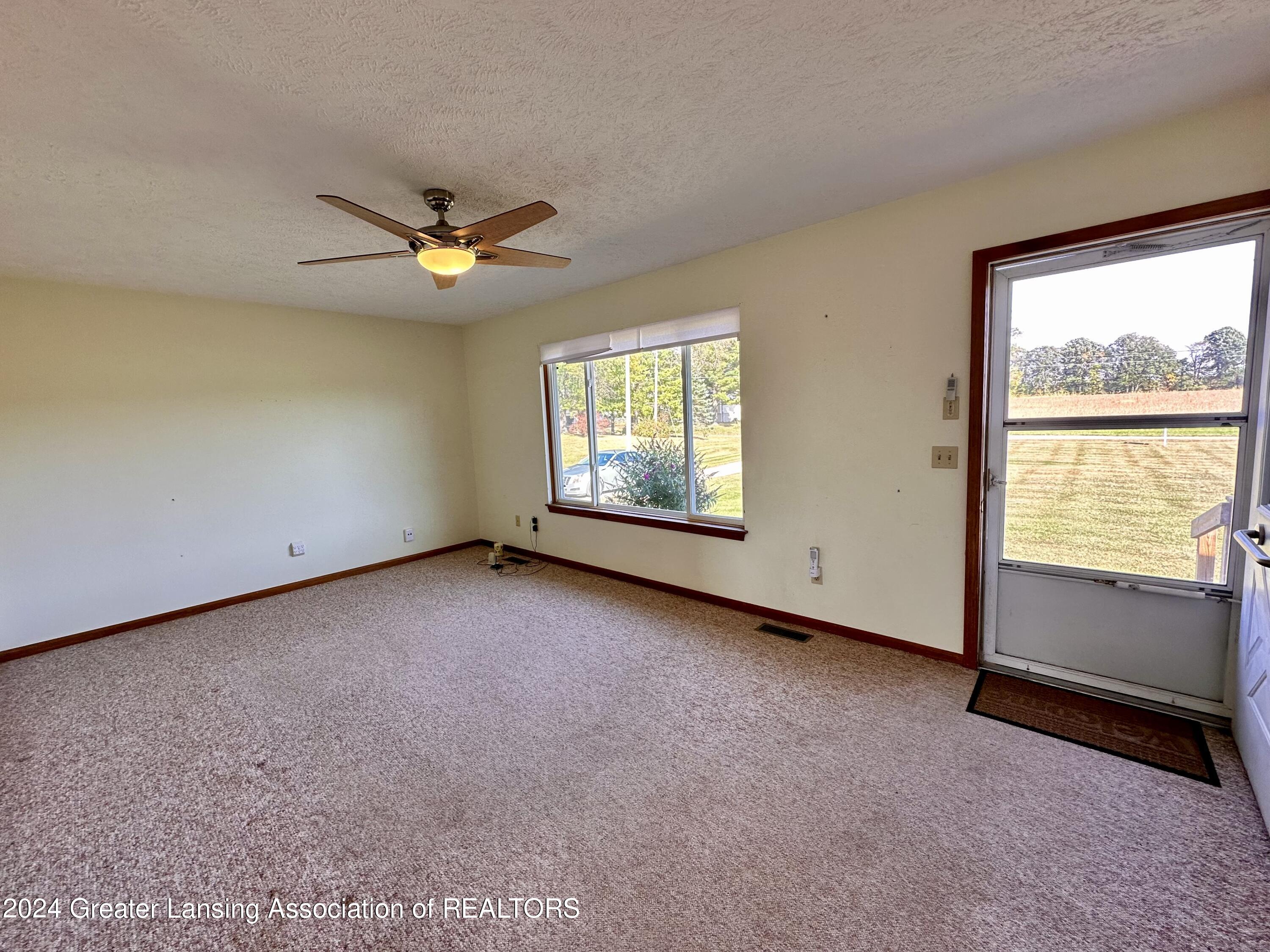 4865 Knapp Street Dimondale, MI 48821 - Photo 3 of 18 IMG_0674