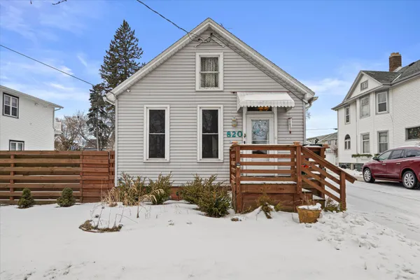 $179,000 | 820 North 8th Street, Manitowoc, WI 54220