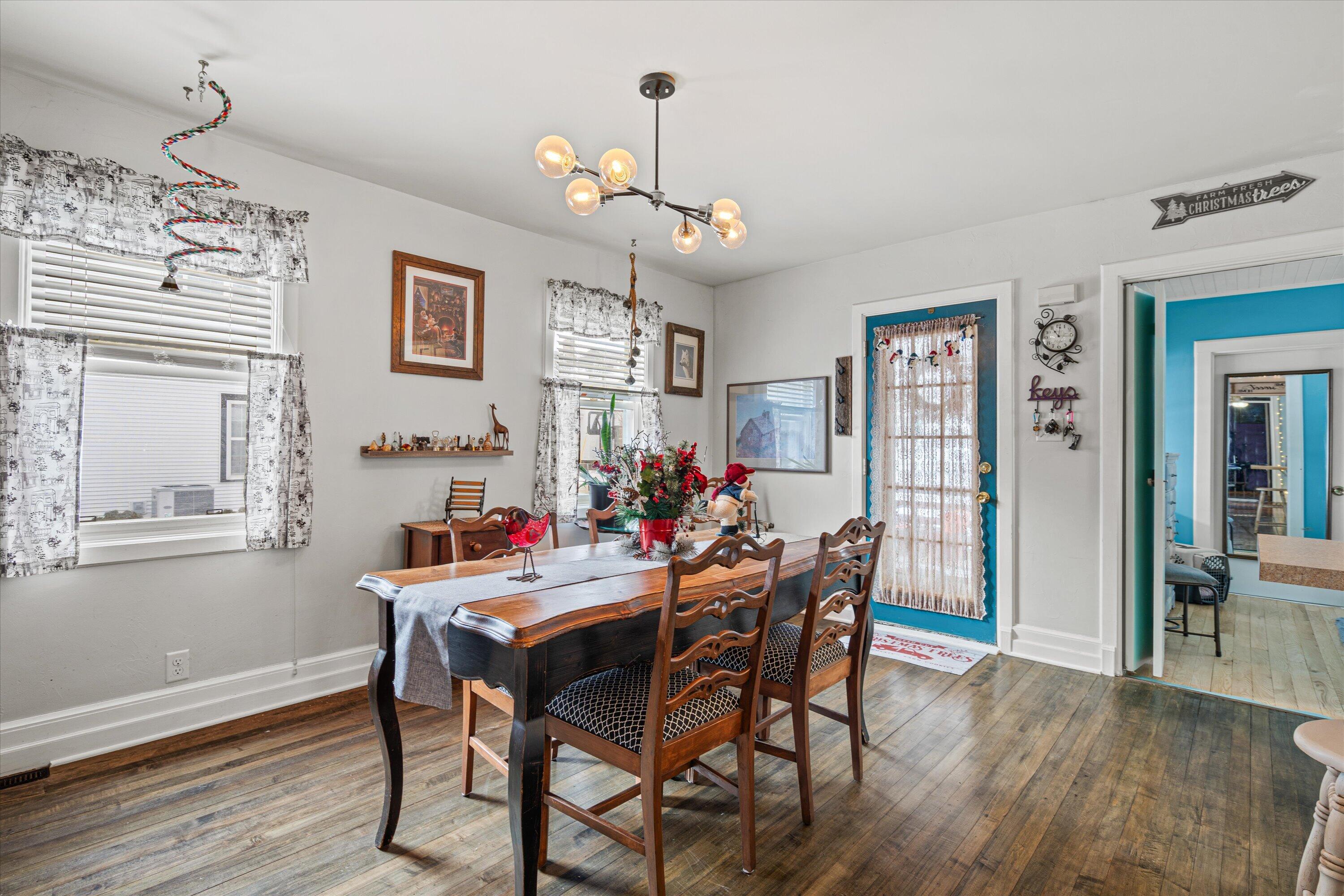 820 North 8th Street Manitowoc, WI 54220 - Photo 13 of 33 Dining Room