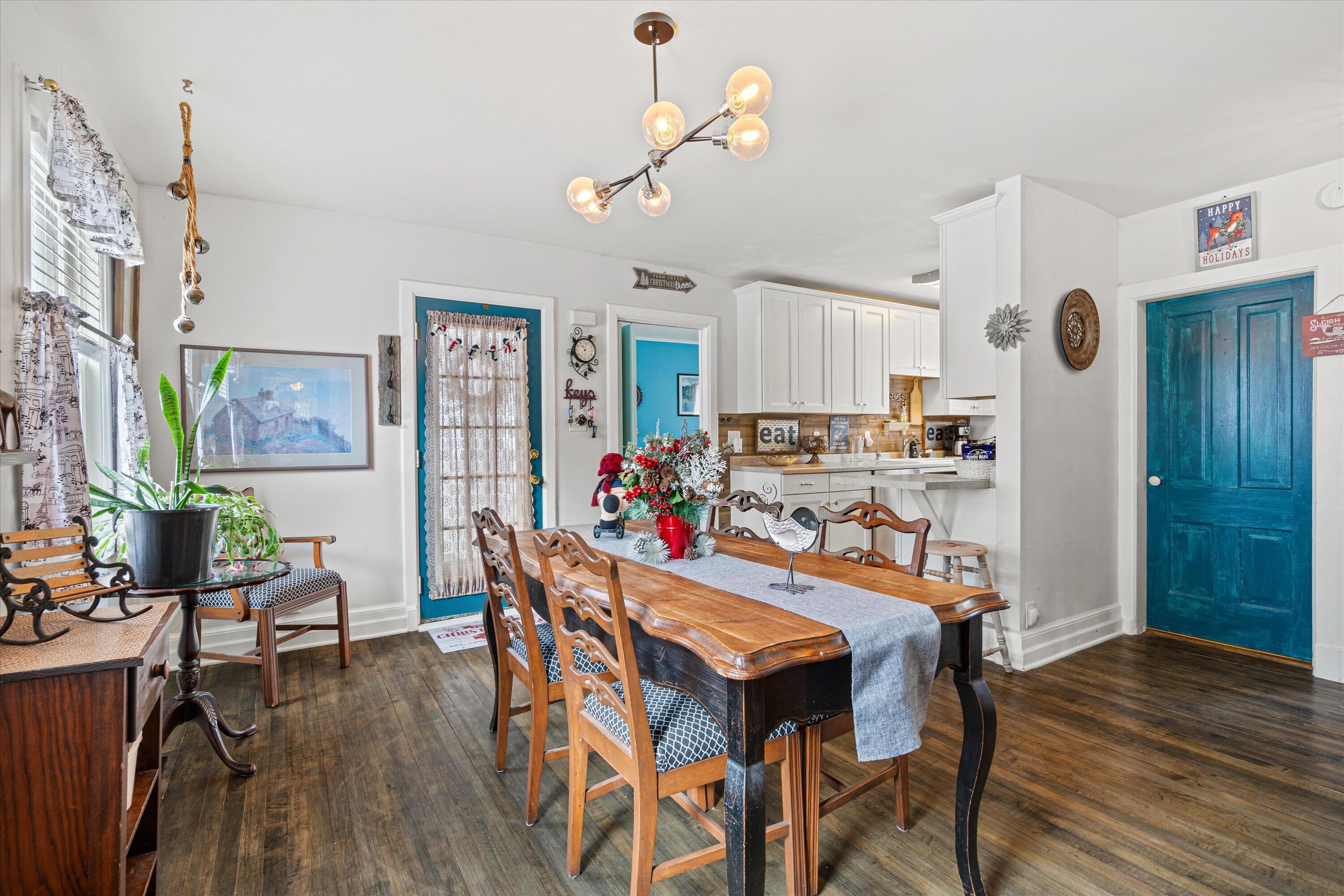 820 North 8th Street Manitowoc, WI 54220 - Photo 14 of 33 Dining Room