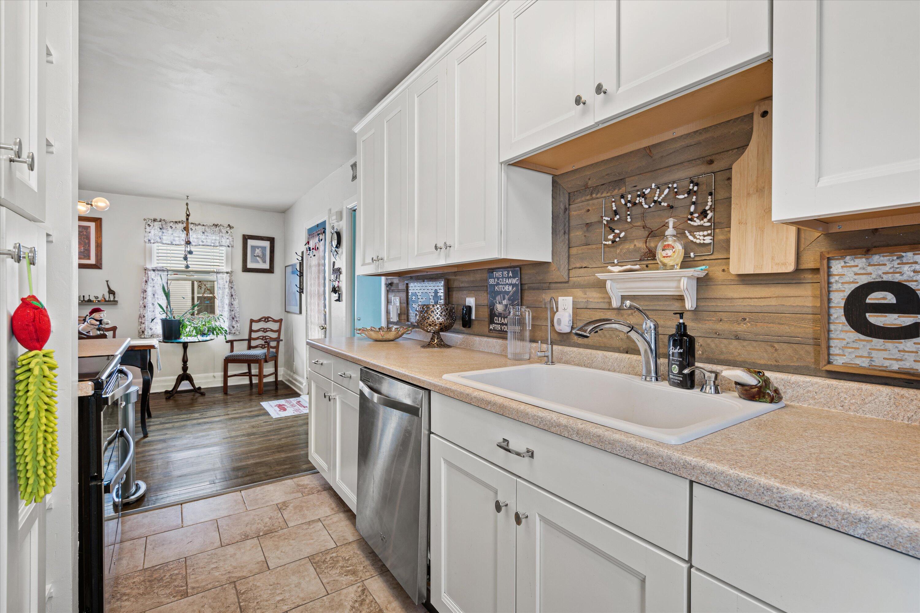820 North 8th Street Manitowoc, WI 54220 - Photo 17 of 33 Kitchen