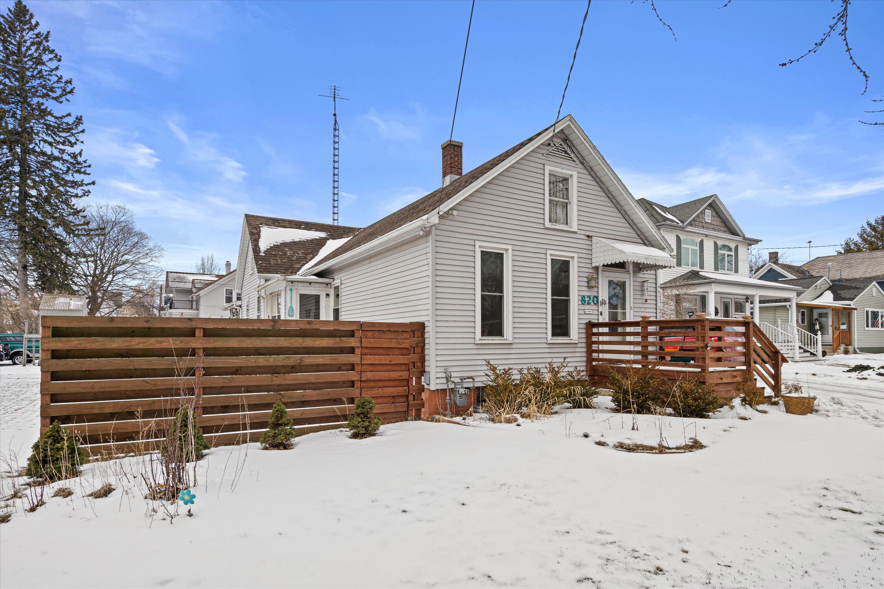 820 North 8th Street Manitowoc, WI 54220 - Photo 31 of 33 Front Privacy Fence