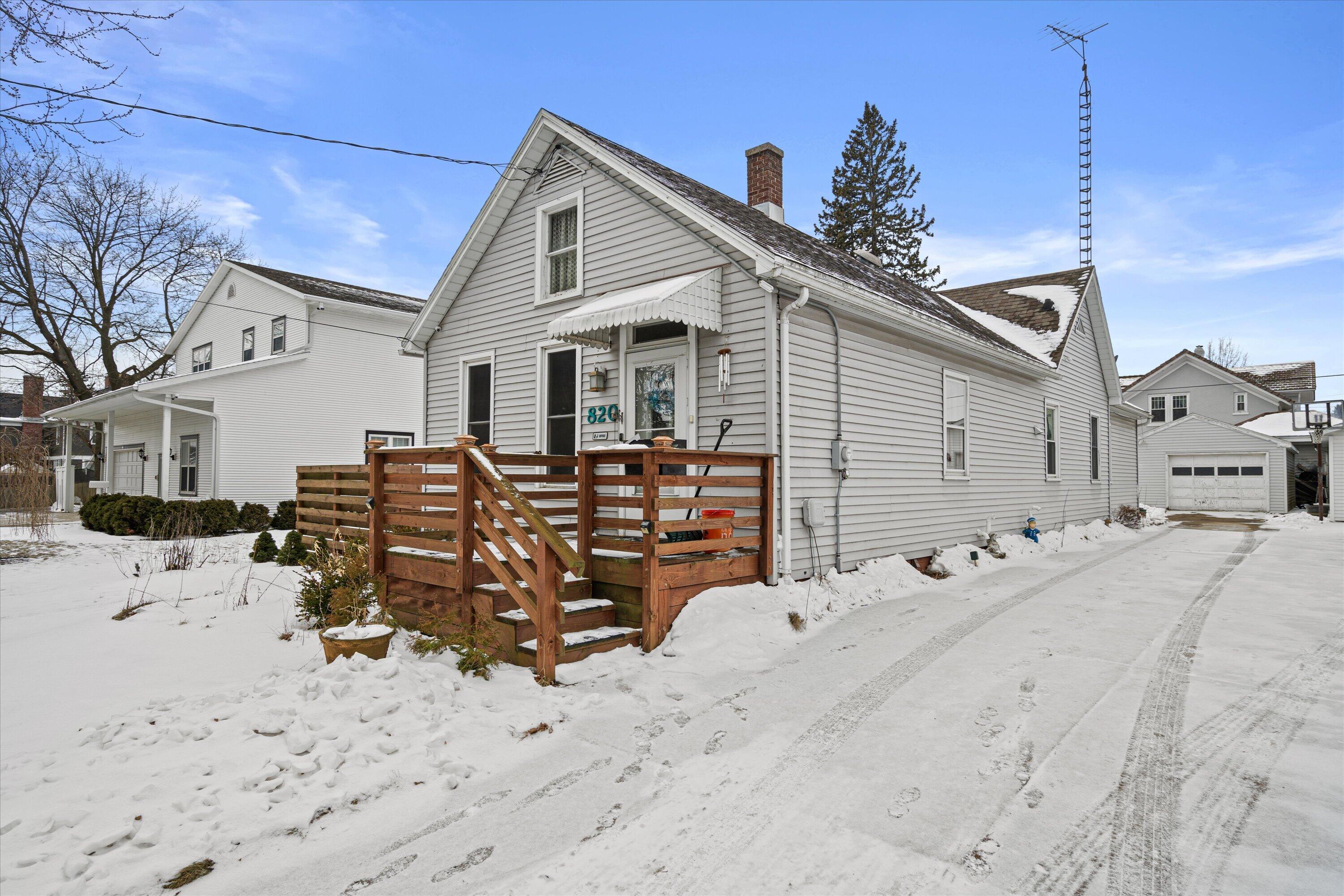 820 North 8th Street Manitowoc, WI 54220 - Photo 32 of 33 Driveway