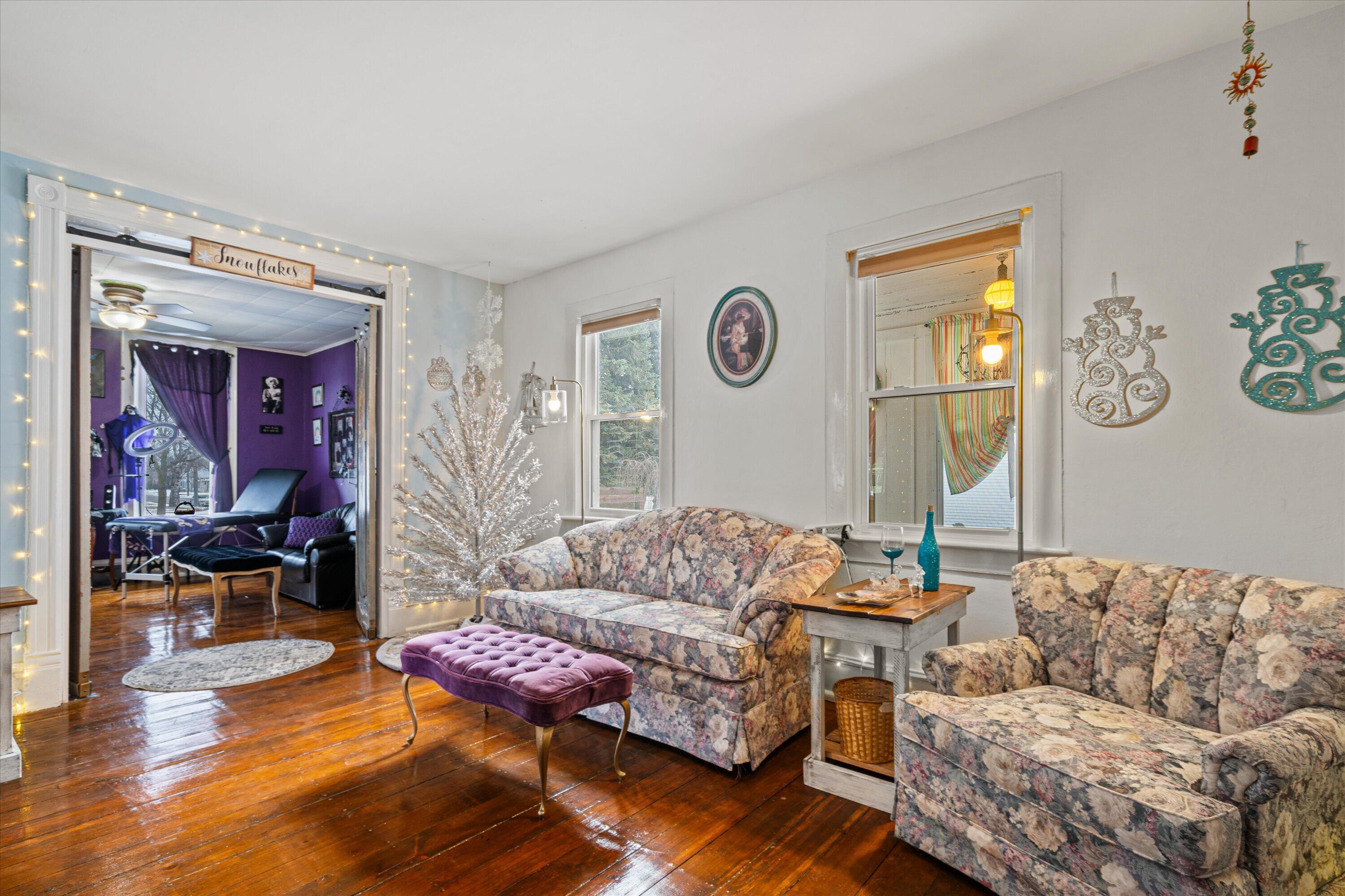 820 North 8th Street Manitowoc, WI 54220 - Photo 6 of 33 Living Room