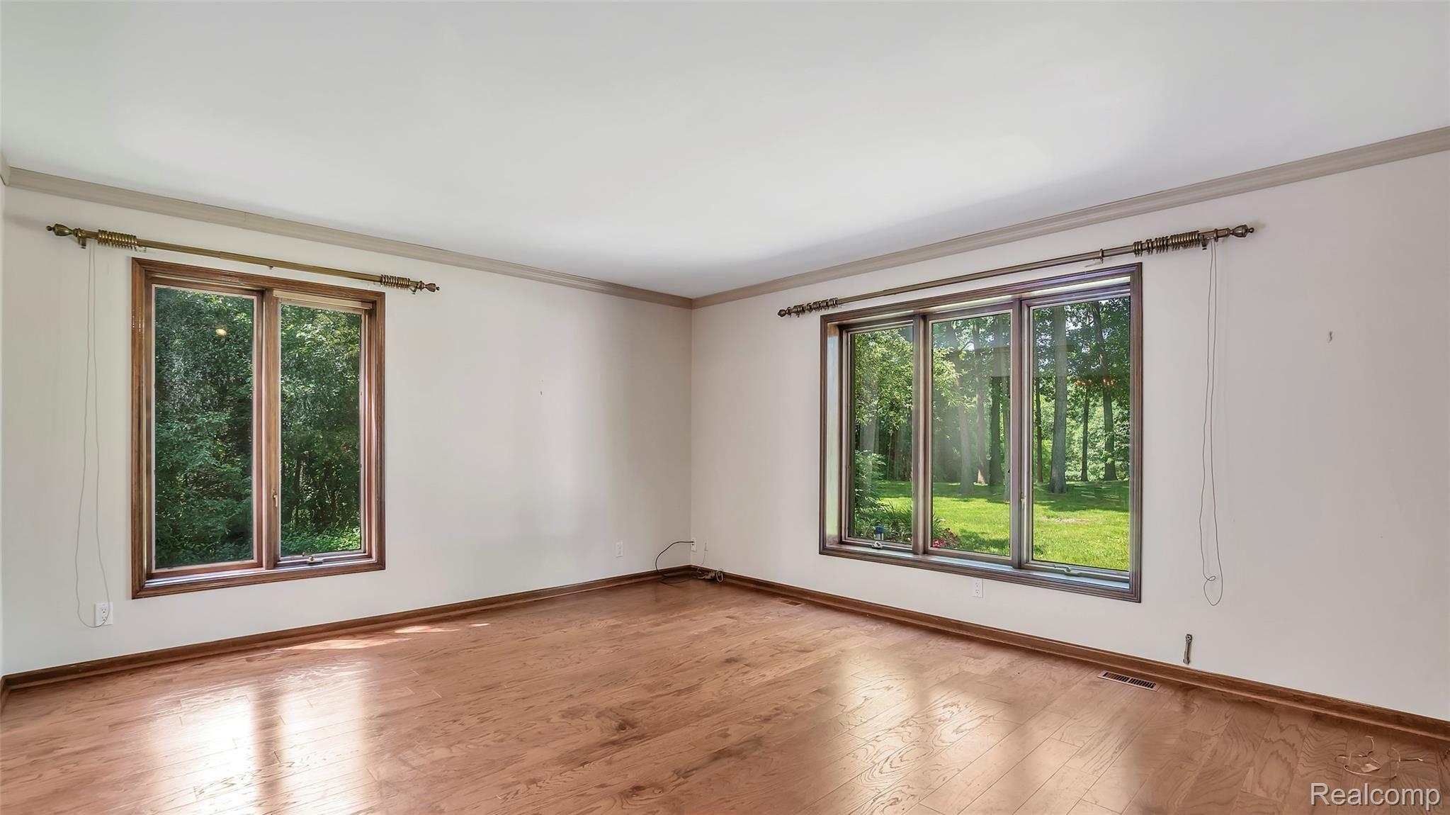 5207 Mountain Road Brighton, MI 48116 - Photo 6 of 42 Living room views