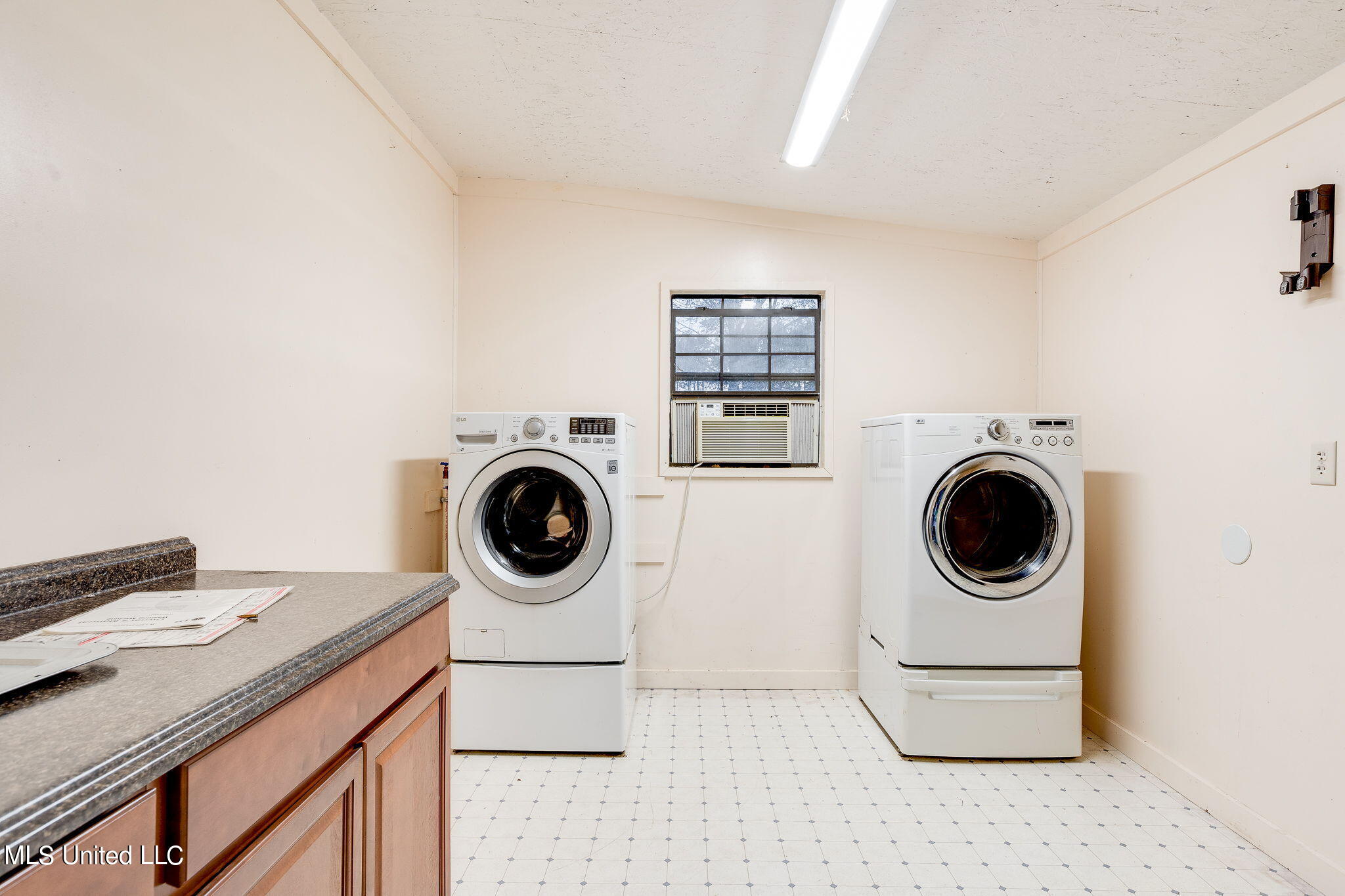 1585 Lovewell Road Richton, MS 39476 - Photo 18 of 30 2 (15 of 15) Laundry