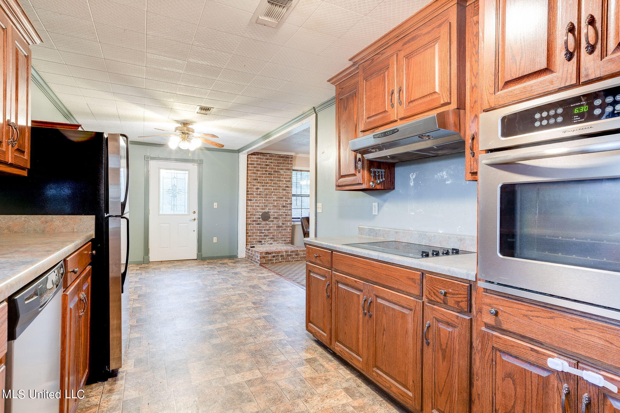 1585 Lovewell Road Richton, MS 39476 - Photo 10 of 30 2 (7 of 15) Kitchen