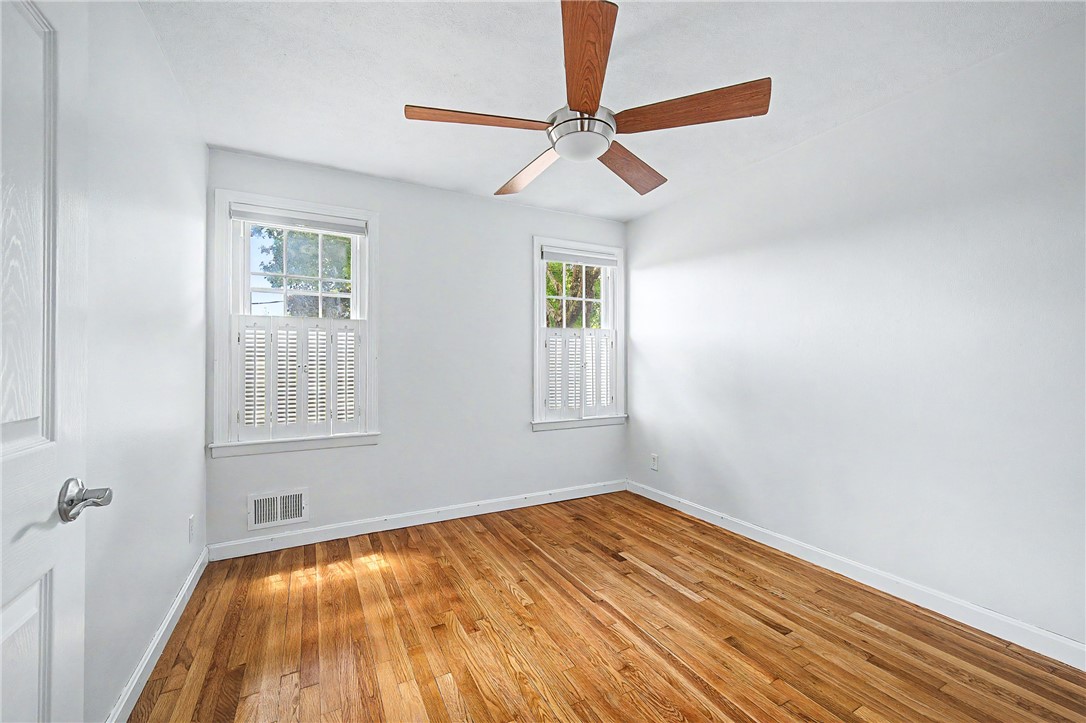 117 Larchmont Road Warwick, RI 02886 - Photo 14 of 44