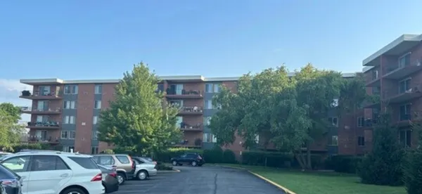 $1,750 | 16 East Old Willow Road, Unit 414S, Prospect Heights, IL 60070