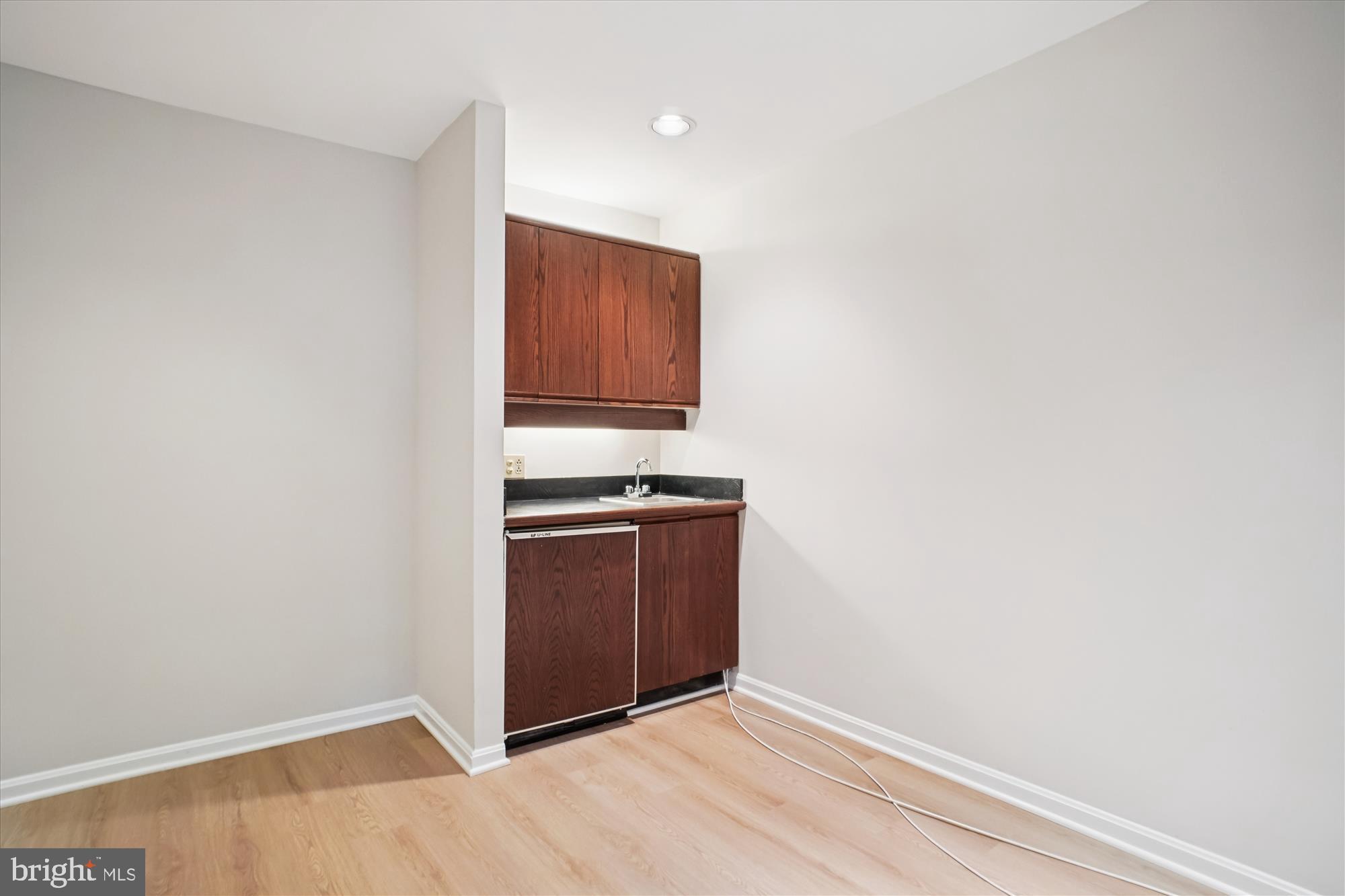 2697 Marcey Road Arlington, VA 22207 - Photo 41 of 64 Wet Bar