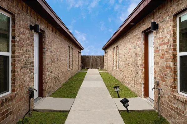 $975 | 3809 Valeria Street, Unit 3, Edinburg, TX 78541