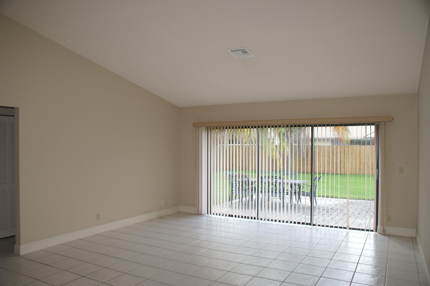 9080 Red Oak Lane Boca Raton, FL 33428 - Photo 9 of 20 Living Room Emty