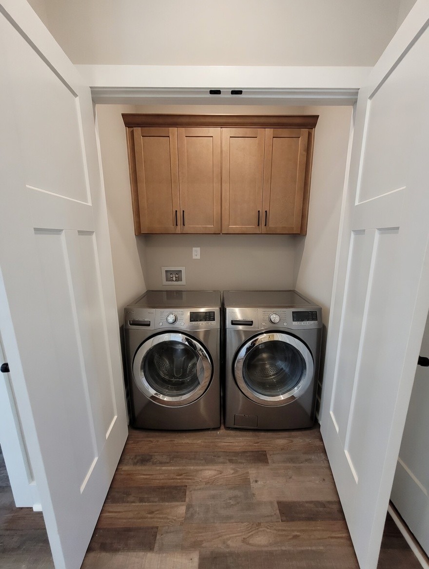 404 Cottage Lane Dickson, TN 37055 - Photo 19 of 35 a utility room with sink dryer and washer